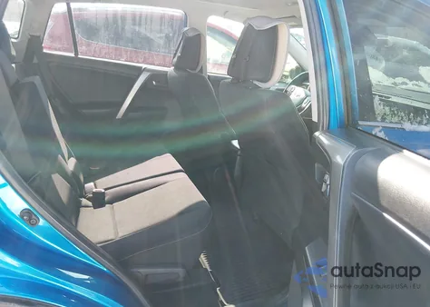 2017 Toyota Rav4 Xle z USA, uszkodzony, nr VIN JTMRFREV0HJ135998